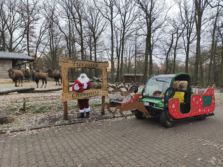 Nikolaus mit Nikolaus-Mobil