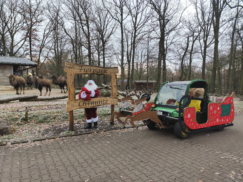 Nikolaus mit Nikolaus-Mobil