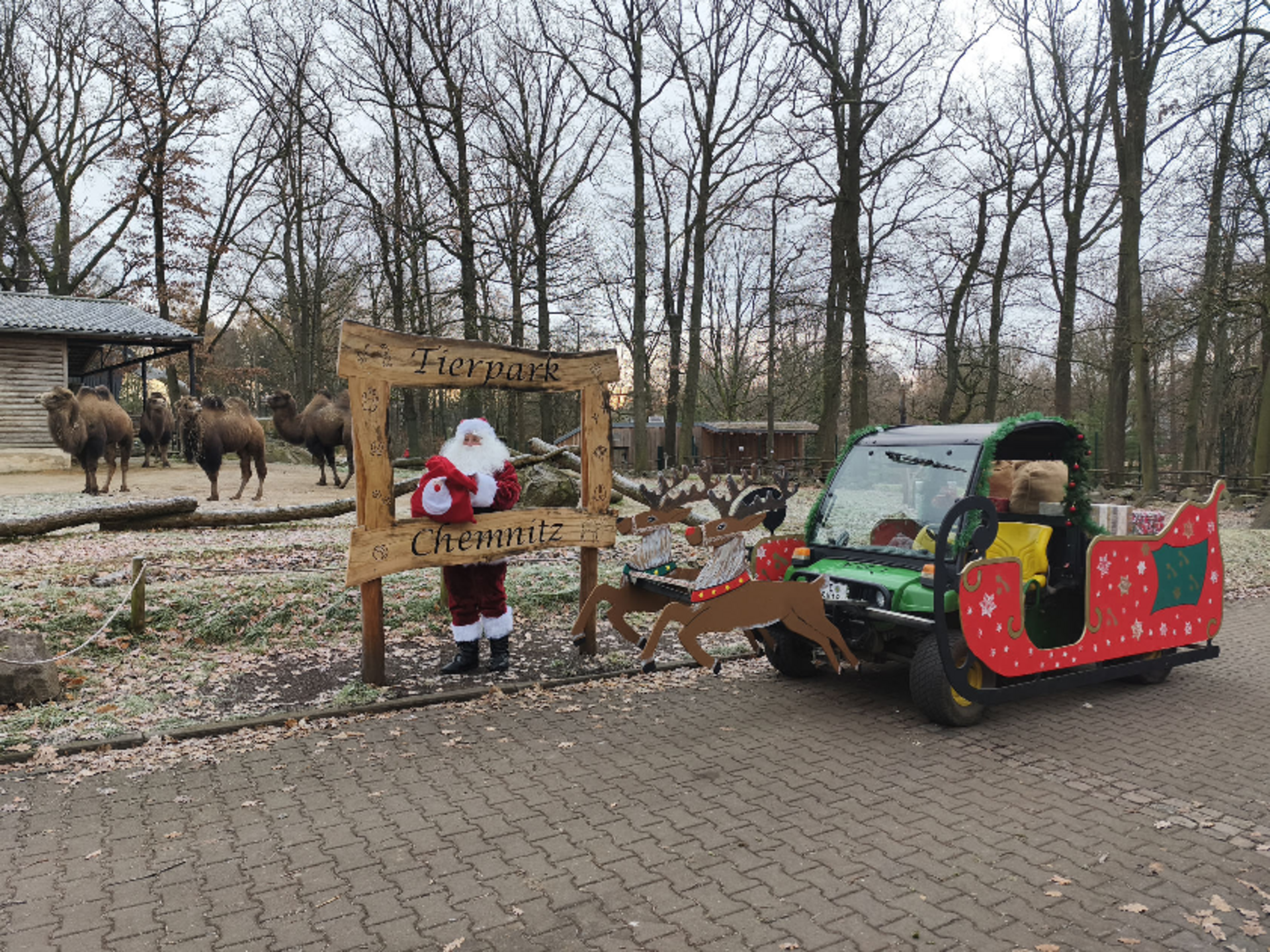 Nikolaus mit Nikolaus-Mobil
