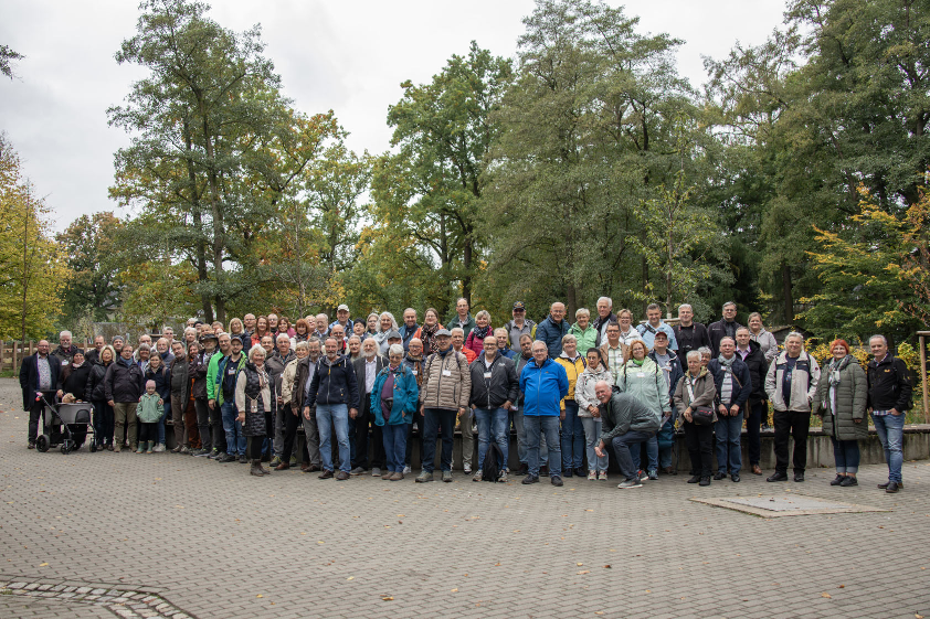 Gruppenbild aller Teilnehmenden