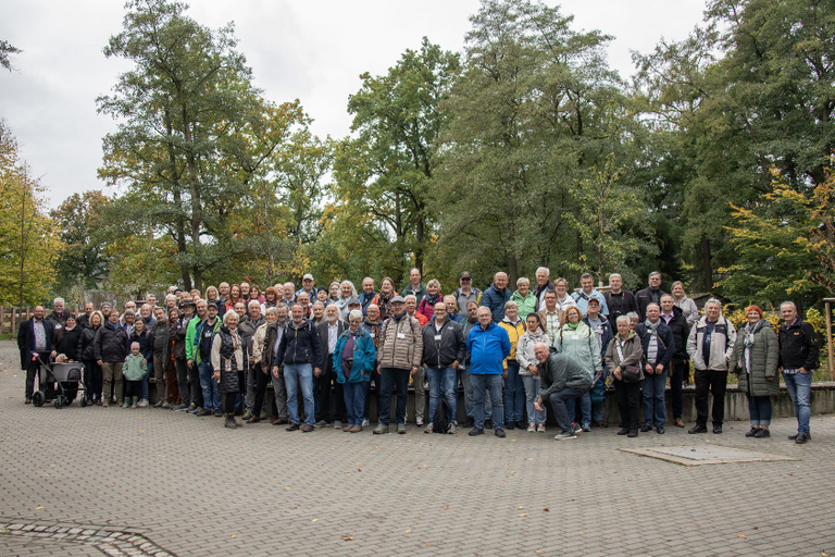 Gruppenbild aller Teilnehmenden